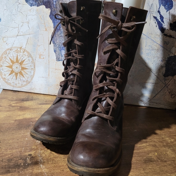 Bueno Shoes - Women's Bueno Casey Combat Style Boots. Distressed Dark Brown Leather.